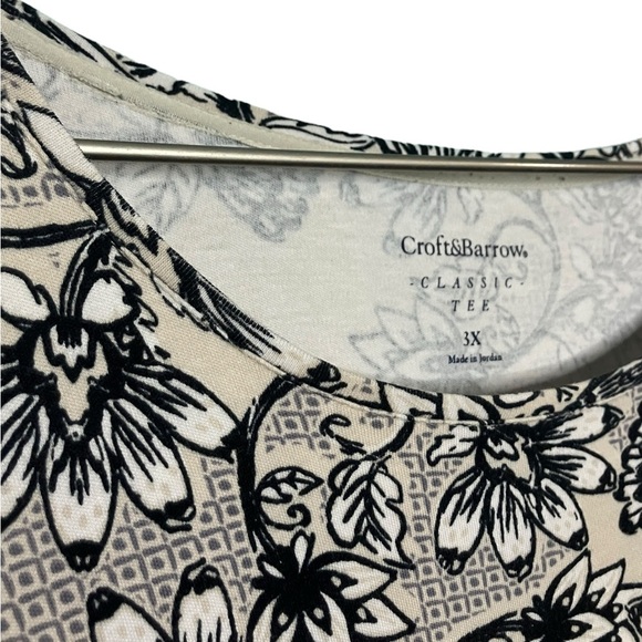 Croft & Barrow The Classic Tee 3X Dark Floral Casual Everyday Travel Mature - Picture 3 of 4